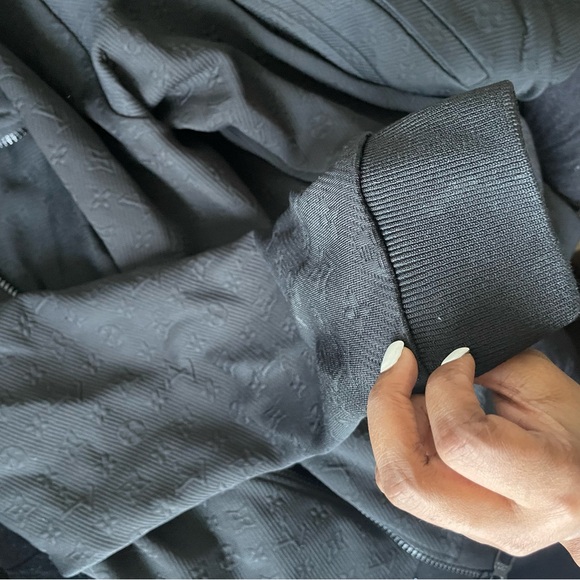 Men’s Louis V monogram sweat top zipper - Picture 2 of 4